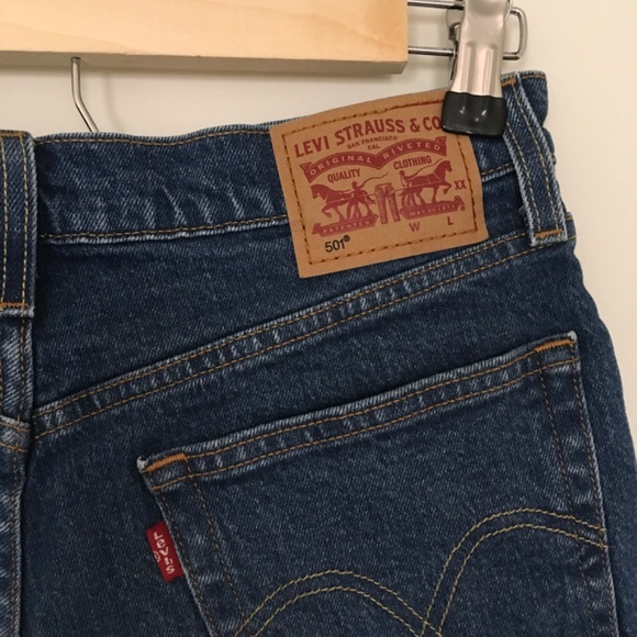 Levis 501 Jeans Shorts Sz 27 Blue Button Fly High Rise Cut Off Raw Hem Mid Wash - Picture 5 of 14